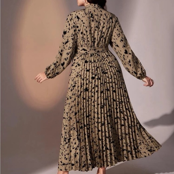 Women Plus Size Solid Pleated Belted Maxi Dress